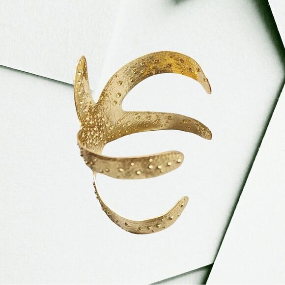 GOLDTONE STARFISH BANGLE  - Picture 4 of 5